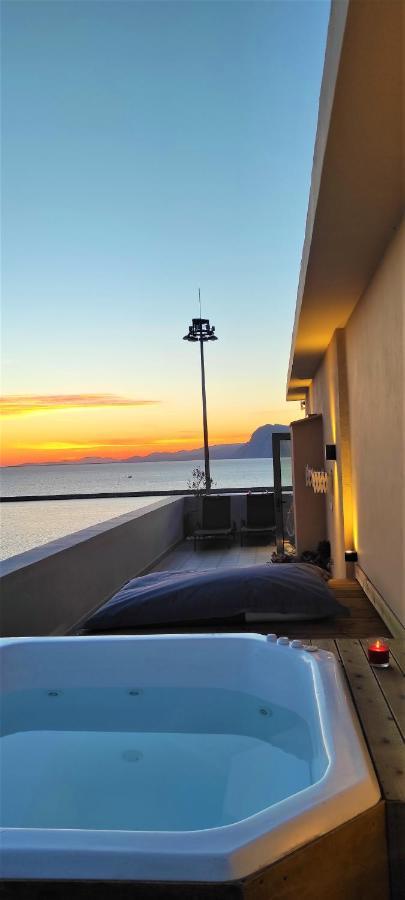 Majestic Penthouse In The Heart Of Patra Apartment Exterior photo