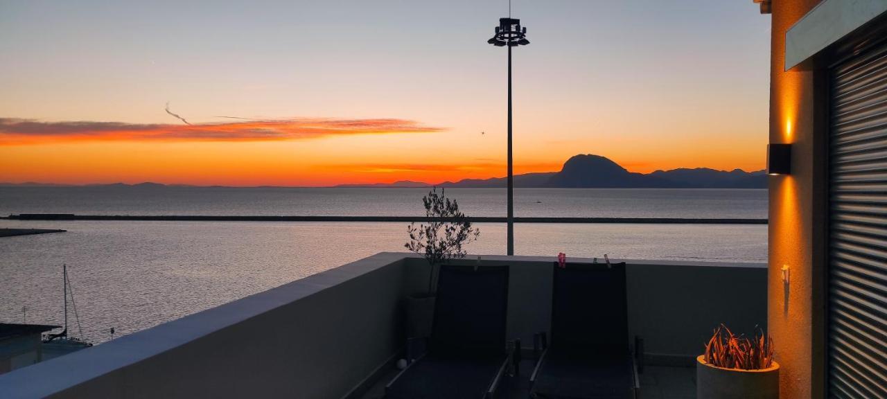 Majestic Penthouse In The Heart Of Patra Apartment Exterior photo