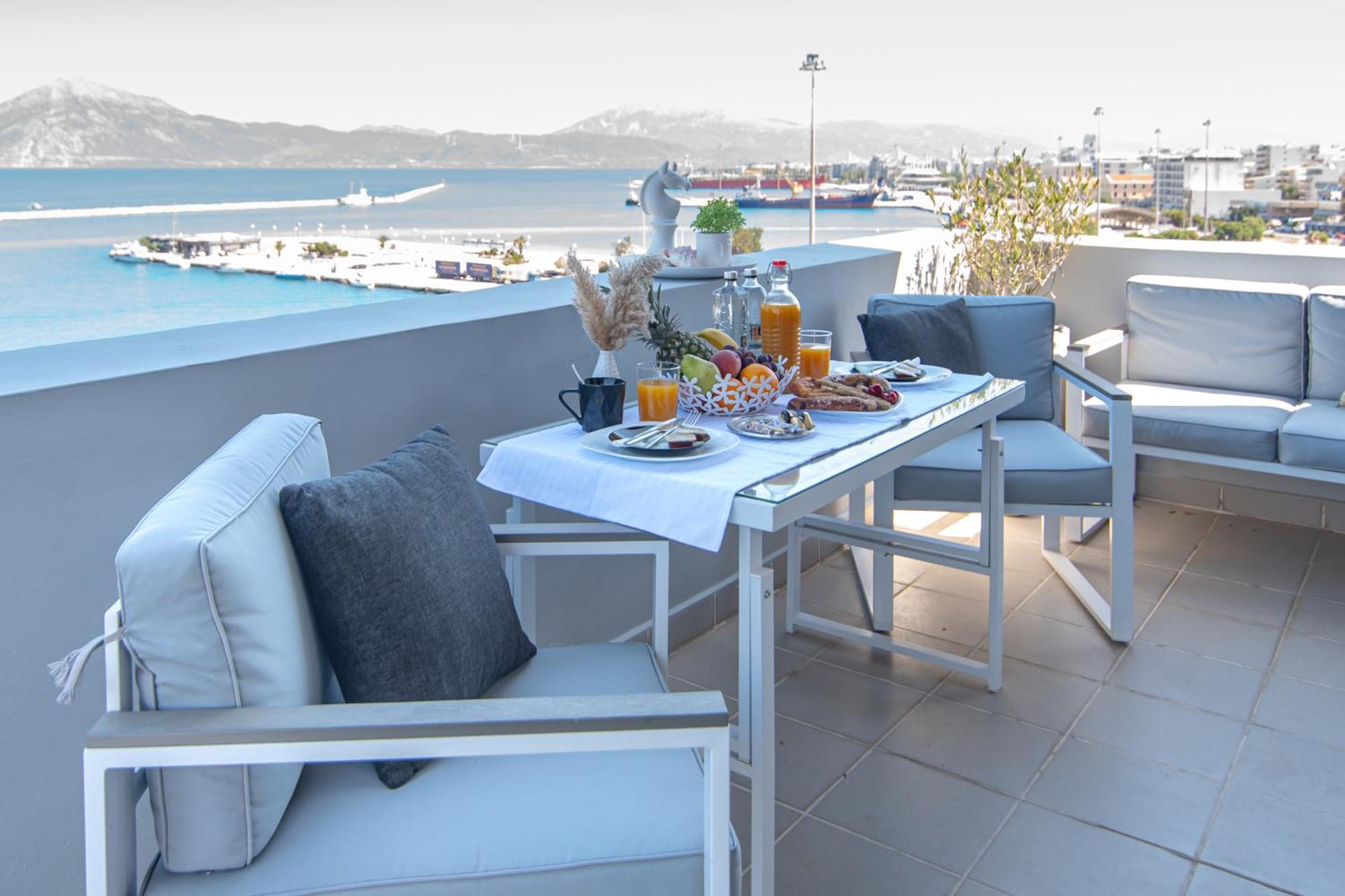 Majestic Penthouse In The Heart Of Patra Apartment Exterior photo