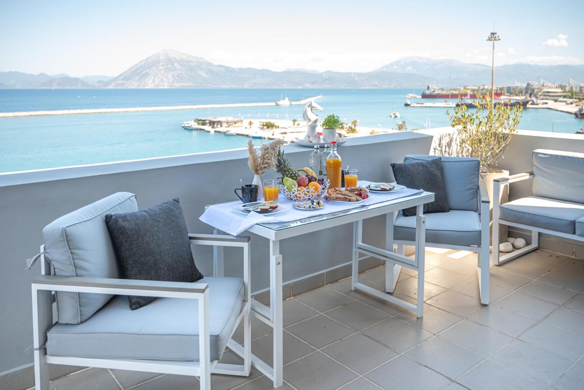 Majestic Penthouse In The Heart Of Patra Apartment Exterior photo