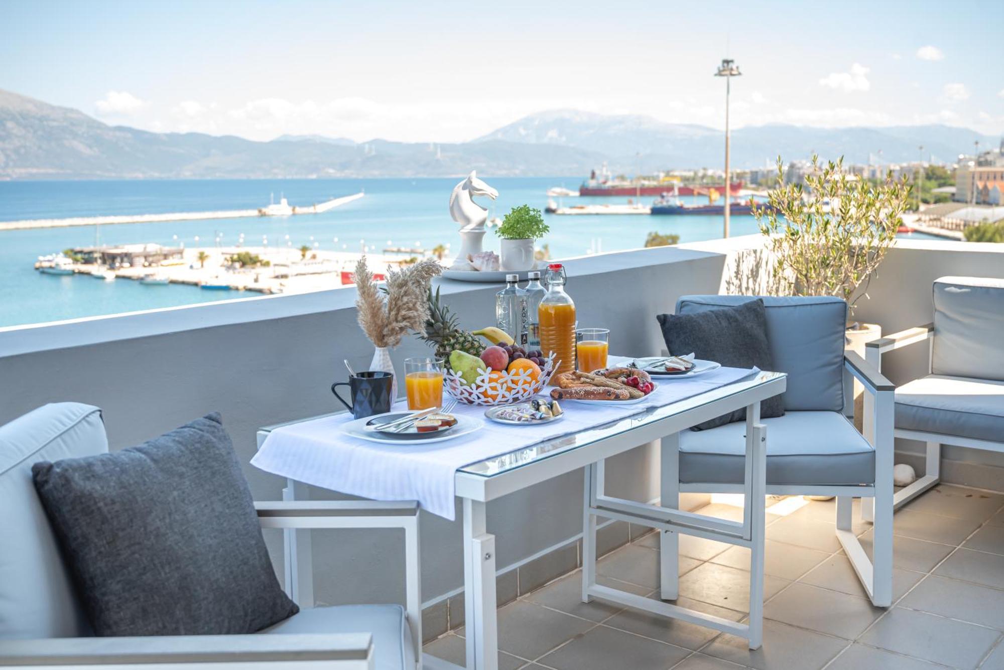 Majestic Penthouse In The Heart Of Patra Apartment Exterior photo